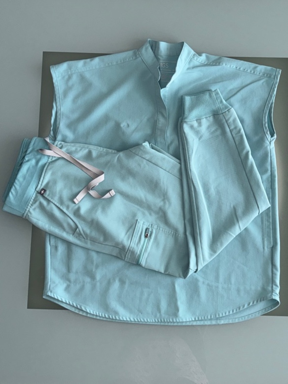 FIGS Women's Uniform Scrub Set XXS/XSP in Sea Glass